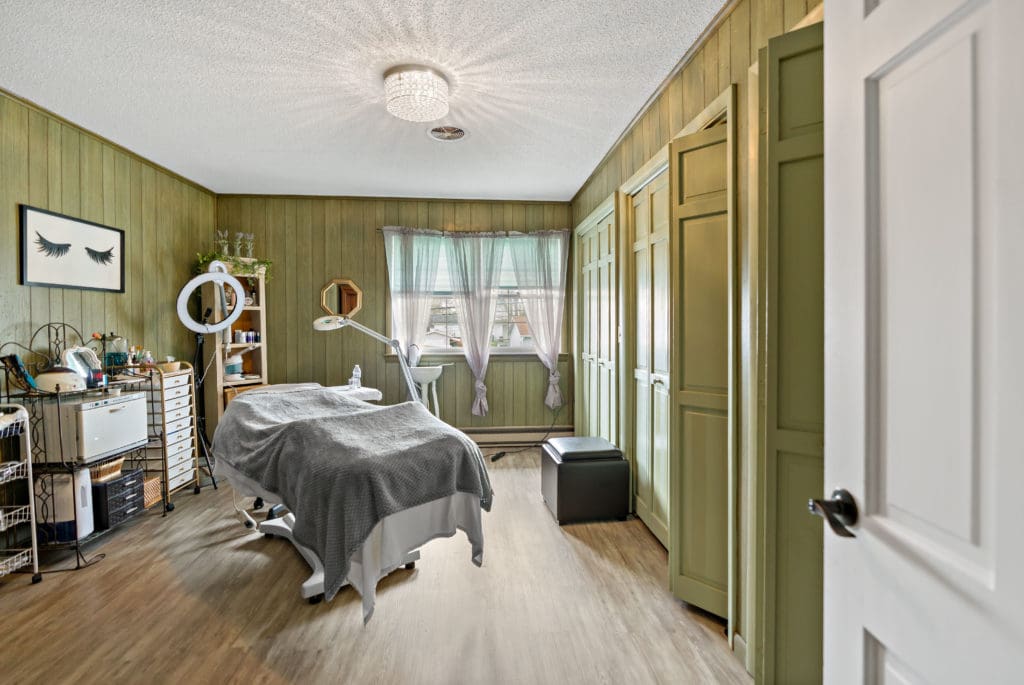 Internal view of one of the spa rooms with a massage chair.